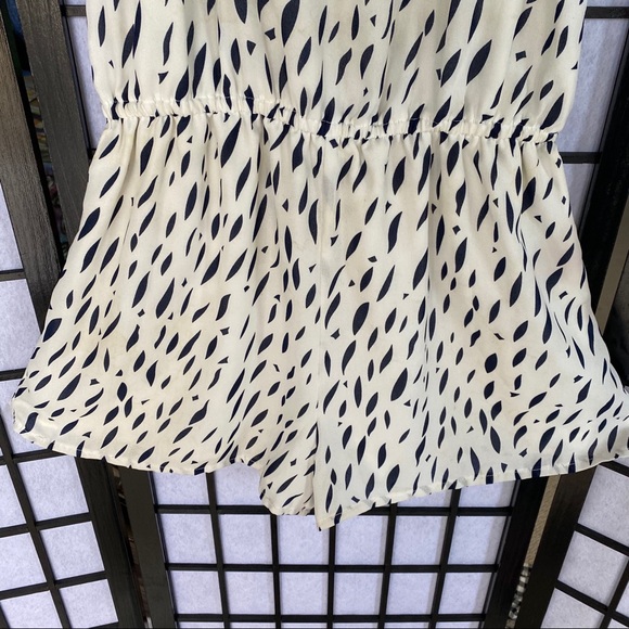 Patterned Romper - Picture 7 of 7